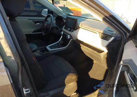 2021 Toyota Rav4 Hybrid Xle z USA, uszkodzony, nr VIN 4T3RWRFV8MU018082